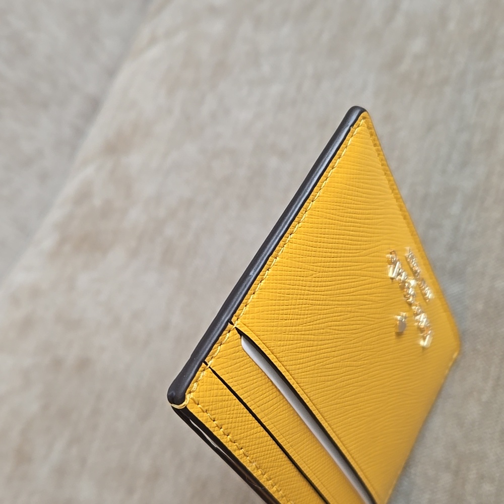 Kate Spade NWT Card Holder Yellow - Picture 4 of 5